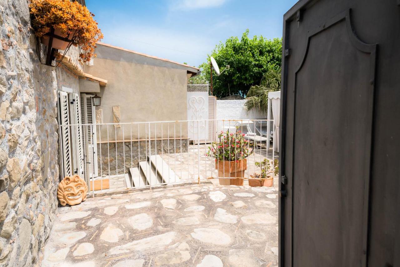 Casa Delle Sirene Letojanni Exterior foto